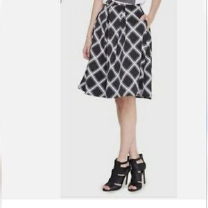 Merona skirt XL black and white 93%polyester,